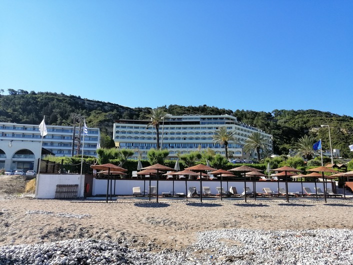 Hotel vanaf strand gezien
