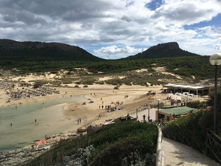 Platja Mesquida met de hemelbedden