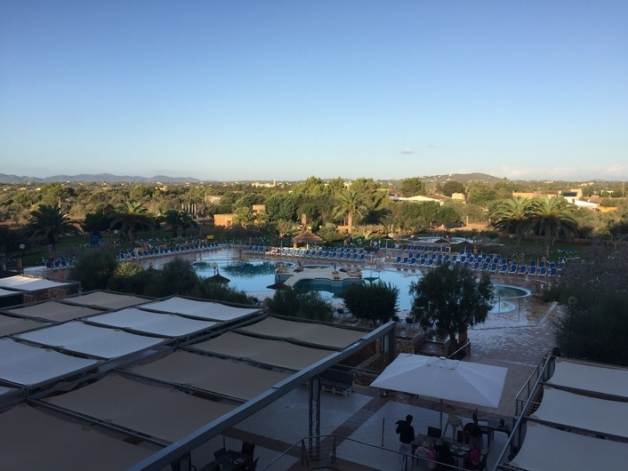 Uitzicht vanaf hotelkamer kant zwembad