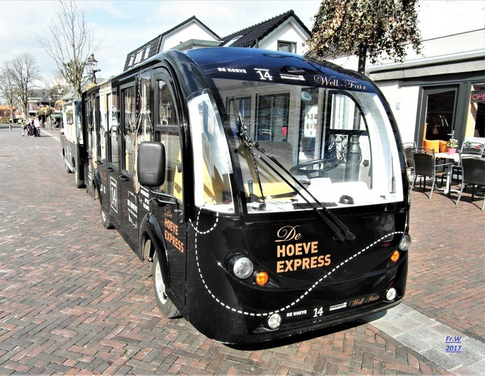 Met het treintje naar het centrum van Nunspeet .