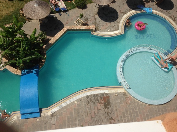 Zwembad Rafael genomen vanaf 3e verdieping