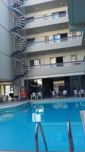zwembad bij appartement.