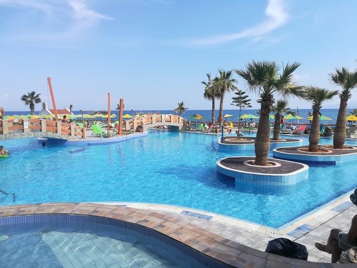 Zwembad bij Eri Beach