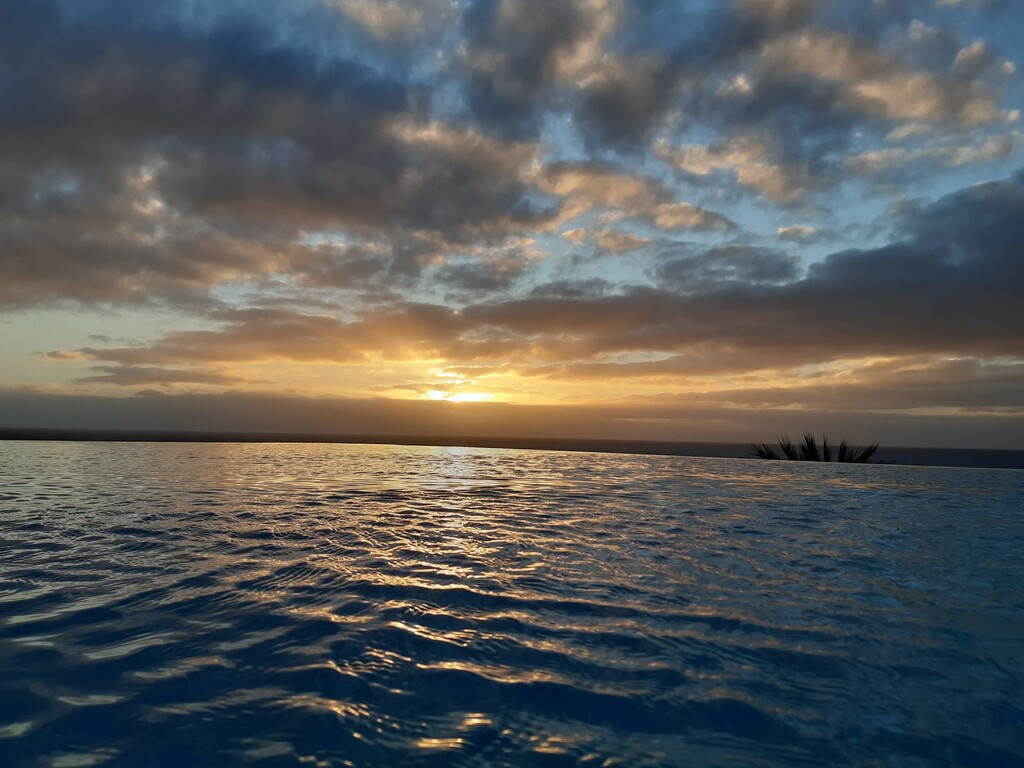 zonsopgang in het zwembad