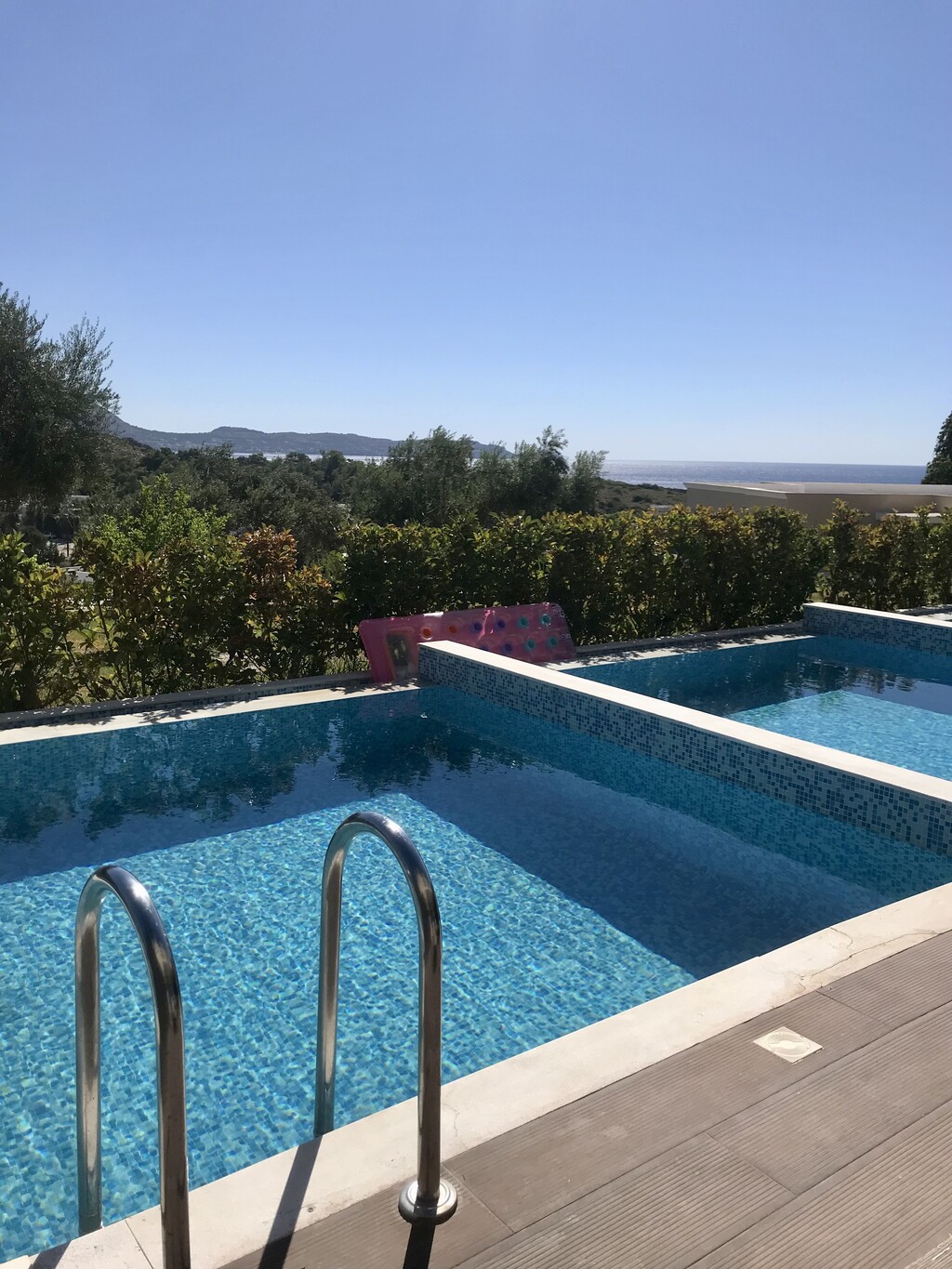 Uitzicht kamer met eigen zwembad